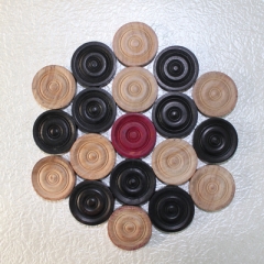 Ss 까롬-까롬멘 총 24개(플라스틱케이스) 중량 5g, 재질 나무/흑색 9개, 백색(나무색9개), 적색(퀸) 1개, 추가까롬 보드게임